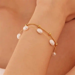 Pearl Grace Armbånd i forgyldt ædelstål med ferskvandsperler – Promiz.dk