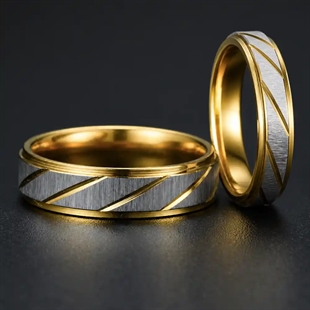 Golden sunshine ringen til forlovelse eller vielse.