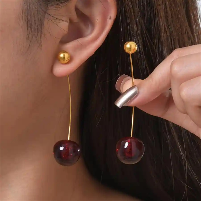 Cherry Drop ørering med rødt kirsebærvedhæng – sælges pr. stk