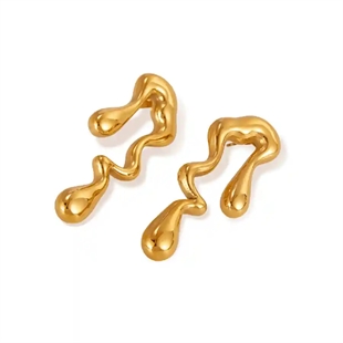 Forgyldt Golden Flow ørering i ædelstål med organisk form – Promiz.dk
