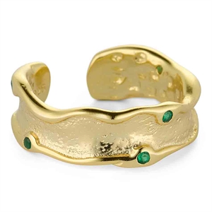 Guld ring med grøn sten