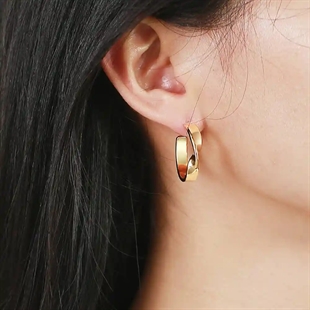 Twistet guldcreole i forgyldt ædelstål 22 mm – sælges pr. stk