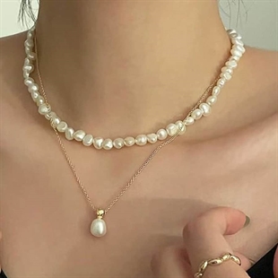 halskæde med perle.