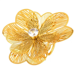 Stor forgyldt blomsterring med klar CZ-sten i midten, justerbar i størrelse.