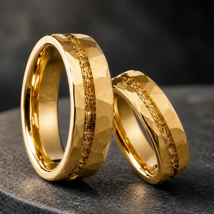 Aurelio - forgyldt PVD tungstenring i 6 eller 8 mm